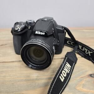 Nikon Coolpix P520 18MP 42x Zoom Digital Camera Tilting LCD 2 Batteries Charger